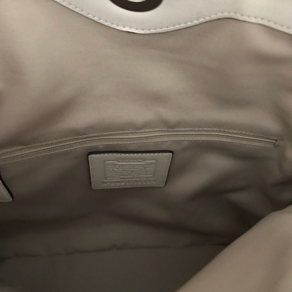 Coach Chelsea Large Signature Hobo - Picture 5 of 11